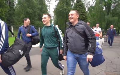 Теперь мы защищены: добровольцы по испытанию вакцины от COVID выписались из больницы - ru.armeniasputnik.am