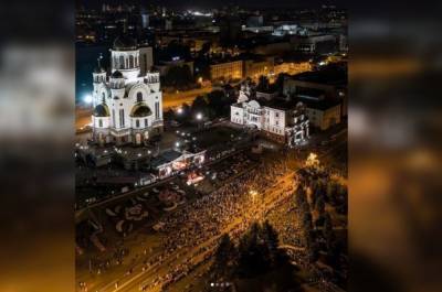 Николай II - На Урале 10 000 человек прошли крестным ходом в память о Николае II и его семье - govoritmoskva.ru - Екатеринбург - Свердловская обл.