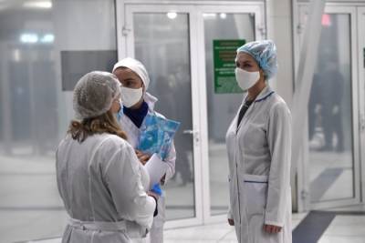 Николай Цуканов - Почти 120 свердловских медиков заразились COVID-19 на рабочем месте - interfax-russia.ru - Россия - Свердловская обл. - окр. Уральский