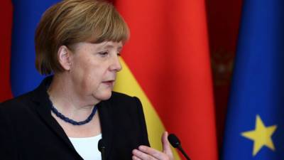 Ангела Меркель - Дмитрий Смирнов - «Заблудившаяся» на саммите ЕС Меркель попала на видео - riafan.ru - Германия - Брюссель