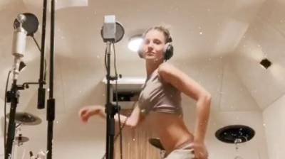 Юлия Ковальчук - Странные ночные танцы Ковальчук оказались записью ее новой песни - penzainform.ru