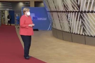 Ангела Меркель - Дмитрий Смирнов - Меркель «заблудилась» на саммите ЕС и попала на видео - vm.ru - Германия