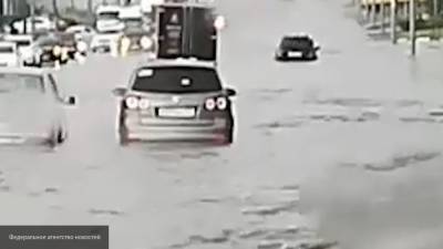 Спасатели эвакуируют на лодках жителей Ростова-на-Дону после ливня - nation-news.ru - Россия - Ростов-На-Дону - Ростовская обл.