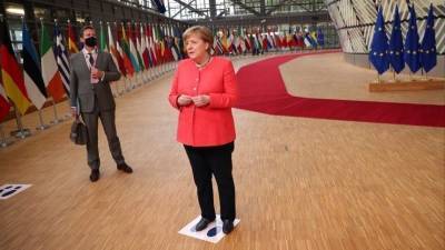Ангела Меркель - Дмитрий Смирнов - Меркель «заблудилась» в кулуарах саммита ЕС в своей день рождения — видео - 5-tv.ru - Россия - Германия - Брюссель - Европа