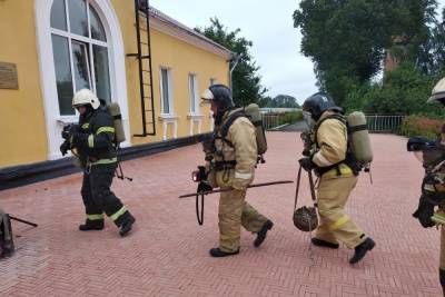 Тульские спасатели спасли из здания вокзала условных пострадавших - tula.mk.ru - Россия - Тульская обл. - Кимовск