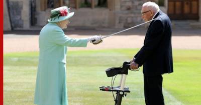 Елизавета II - король Георг VI (Vi) - Томас Мур - Британского ветерана, собравшего £33 млн для врачей, посвятили в рыцари - profile.ru - Англия