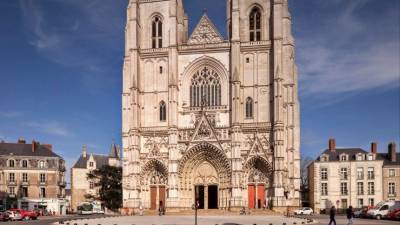 Видео: полыхает один из крупнейших готических соборов Франции - 5-tv.ru - Франция - Нант