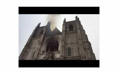 Пожар в кафедральном соборе XV века во Франции - lv.sputniknews.ru - Франция - Нант