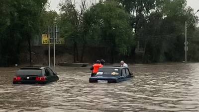 В Ростове-на-Дону откачали воду с ж/д путей и из домов после сильного ливня - gazeta.ru - Россия - Ростов-На-Дону - Ростовская обл. - Батайск