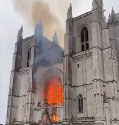 Названа возможная причина пожара во французском готическом соборе 15 века - gazeta.a42.ru - Россия - Франция