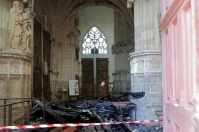 В Нанте при пожаре в соборе полностью сгорел орган 17 века - aif.ru - Франция - Нант
