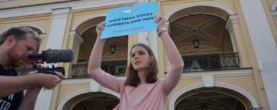 Елена Мизулина - На пикетах в Москве и Петербурге задержали противников закона об ЛГБТ - runews24.ru - Санкт-Петербург