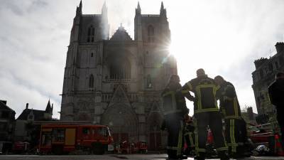 Началось расследование причин пожара во французском соборе Святых Петра и Павла - gazeta.ru - Франция - Нант
