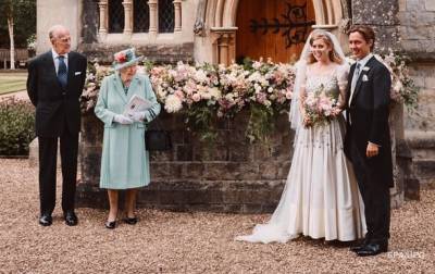 Елизавета II - принцесса Беатрис - королева Марья - Опубликованы фото со свадьбы британской принцессы - korrespondent.net - Англия