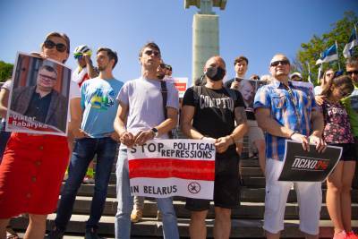 Фотофакт. В Таллинне провели акцию солидарности с белорусскими политзаключенными - naviny.by - Белоруссия - Эстония - Таллинн