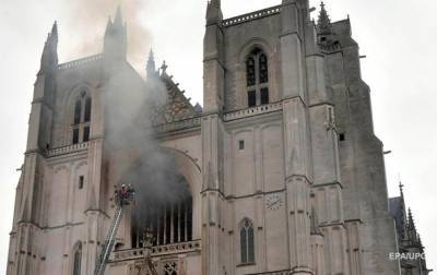 Пожар в древнем соборе Франции: задержан мигрант - korrespondent.net - Франция
