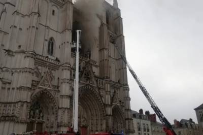 Во Франции произошел сильный пожар в еще одном известном соборе: есть задержанный - newsone.ua - Франция - Нант