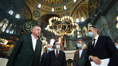 Реджеп Эрдоган - Алтун Фахреттин - Мехмет Нури - Эрдоган оценил ход работ по преобразованию Айя-Софии в мечеть - iz.ru - Турция - Стамбул
