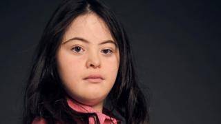 Модель Элли Голдстейн с синдромом Дауна стала звездой кампании Gucci и появилась на страницах Vogue - bbc.com - Лондон