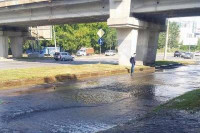 Оживлённую магистраль затопило в Новосибирске - novos.mk.ru - Новосибирск