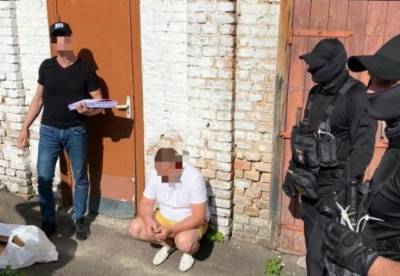 В Ровенской области прокурора поймали на взятке за закрытие дел в отношении полицейского - facenews.ua - Киев - Ровенская обл.