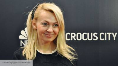 Яна Рудковская - Рудковская показала фокус в мини-юбке и похвасталась глубоким декольте - politros.com