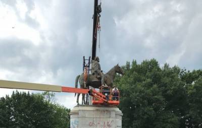 Роберт Ли - Вирджиния - В Ричмонде мэр распорядился убрать все памятники конфедератам - eadaily.com - Ричмонд