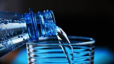 Роскачество рассказало о новых правилах маркировки питьевой воды - piter.tv