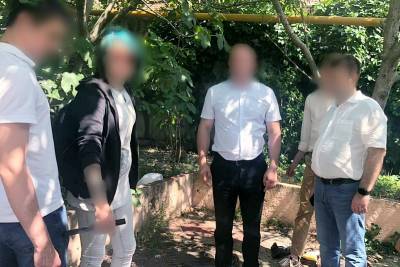 В Геленджике девушка после застолья убила знакомого ударом ножа в бедро - kubnews.ru - Геленджик - Следственный Комитет