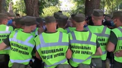 Украинцы взбунтовались в центре Киева, к Раде бросили силовиков: кадры происходящего - kiev.politeka.net - Киев - район Васильковский - район Фастовский