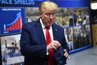 Дональд Трамп - Трамп впервые поддержал ношение масок и сказал, что похож в них на "Одинокого рейнджера" - focus.ua - США