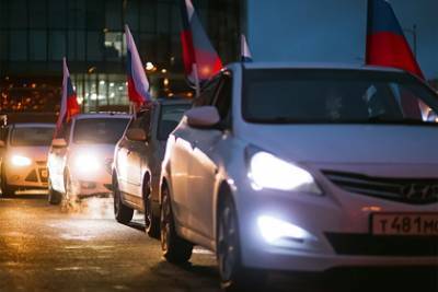 В России прошли стихийные автопробеги после голосования по поправкам - lenta.ru - Москва - Россия - Тюмень