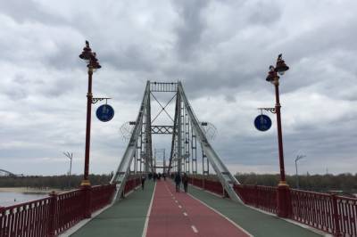 По Парковому пешеходному мосту в Киеве проехал автомобиль - newsone.ua - Украина - Киев