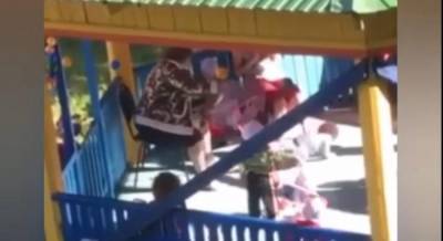 В России воспитательница вышвырнула ребенка из детской коляски (видео) - unian.net - Россия - Украина - Уфа