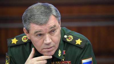 Валерий Герасимов - Стюарт Пич - Начальник Генштаба обсудил с главой Военкома НАТО контроль над вооружениями - iz.ru - Россия