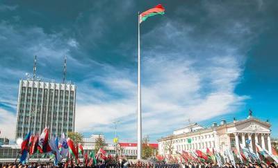 Больничный закрыли, хромота осталась. Гомельчанке, которую сбило ограждением стройки флагштока на площади Ленина, выплатят компенсацию - gomel.today - Гомель