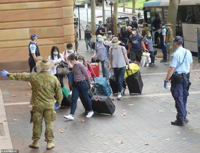 Карантинный секс-скандал: охранники отеля в Австралии спали с туристами на самоизоляции - focus.ua - Австралия - Мельбурн