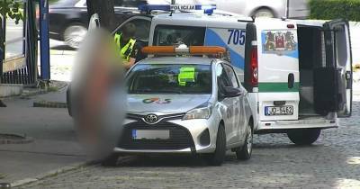 Задержание голой женщины с ножом: полиция объяснила, зачем вела себя "грубо" - rus.delfi.lv - Рига