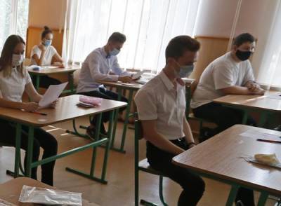 В России выпускники школ сегодня сдают ЕГЭ по биологии и иностранным языкам - argumenti.ru - Россия