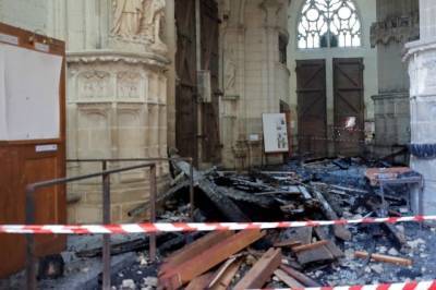 Брюно Ле-Мэр - Власти Франции оплатят восстановление собора в Нанте после пожара - aif.ru - Франция - Нант