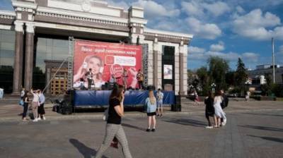 Перед пензенским драмтеатром организовали еженедельные концерты - penzainform.ru - Пенза