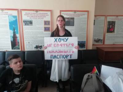 Елена Мизулина - Суд арестовал на 14 суток трансгендерную активистку Полину Симоненко, задержанную на пикете против законопроектов Мизулиной - theins.ru