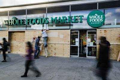Matter - К Whole Foods подали иск из-за запрета носить маски с лозунгом Black Lives Matter - rtvi.com - США - Вашингтон - шт. Калифорния - шт. Массачусетс - штат Нью-Гэмпшир