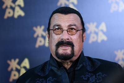 Владимир Путин - Дмитрий Песков - Стивен Сигал - Стивен Сигал прилетел в Бурятию - lenta.ru - Россия - респ.Бурятия