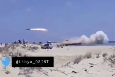 Ливийская армия не справилась с советской противокорабельной ракетой П-15 Термит. Видео - mk.ru - Ливия