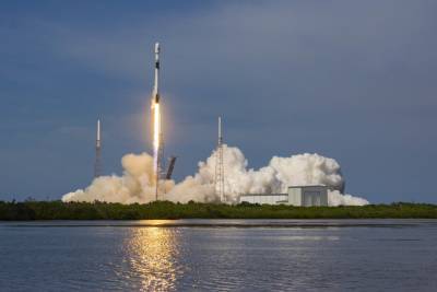 SpaceX вывела на орбиту первый южнокорейский военный спутник, обновив 35-летний рекорд скорости повторного запуска «Атлантиса». И впервые поймала обе части головного обтекателя в сеть - itc.ua - Южная Корея
