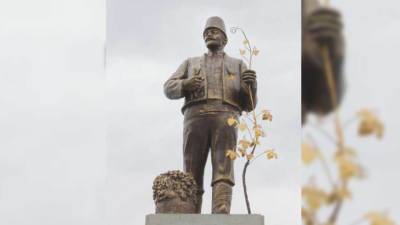 Владимир Ленин - Жители украинского села превратили памятник Ленину в болгарского колониста - riafan.ru - Украина - Киев - Одесская обл.