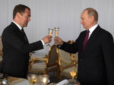 Дмитрий Медведев - Затраты на Медведева и администрацию президента увеличатся на 3,5 млрд - sobesednik.ru
