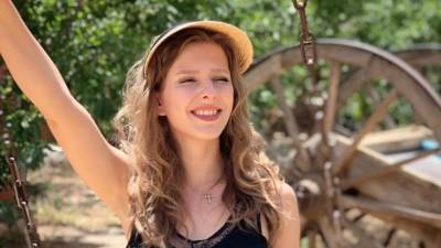Елизавета Арзамасова - «Папина дочка» Арзамасова поразила поклонников печальной красотой - 5-tv.ru