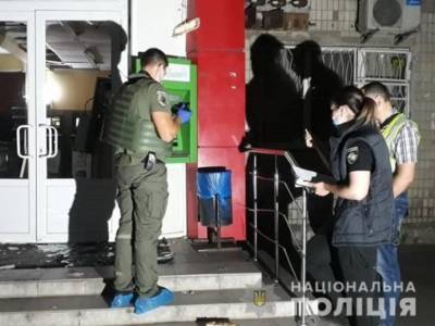 Неизвестные взорвали банкомат возле магазина на столичном Подоле, и забрали оттуда кассеты с деньгами - golos.ua - Киев